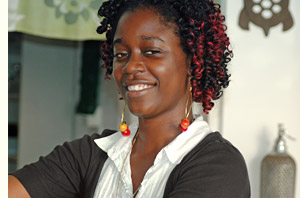 M�dchen aus Carriacou an der Bar des Green Roof Inns