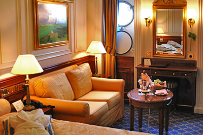 Klein aber fein: Kabine auf dem Kabinendeck mit Bullaugenfenster