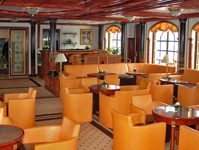 Die Lounge: Ein harmonisches Design verbreitet Behaglichkeit