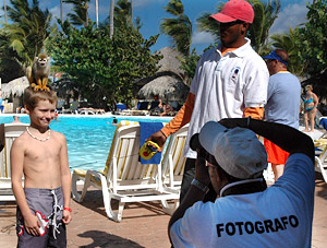 Ferienerlebnis: Schnappschuss mit Affen frs Fotoalbum