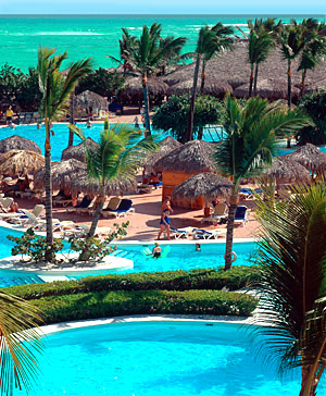 Lagunenpool, der Strand und das Meer