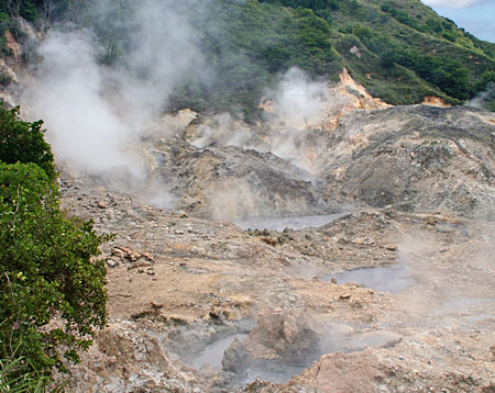 Drive-in-Vulkan - Sulphur Springs in der Nhe von Soufrire  Rainer Heubeck