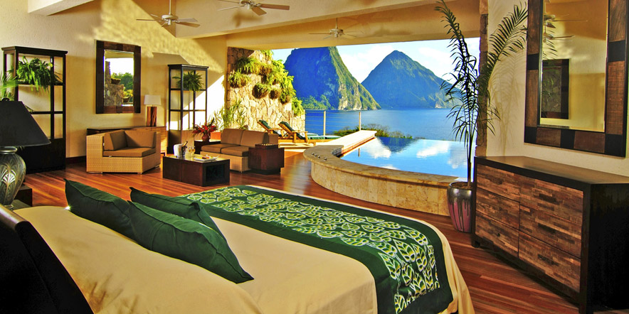   Hotel Jade Mountain: Groe geschwungene Wohn/Schlafrume mit privatem Infinity-Pool vor bhnenartig anmutender Kulisse