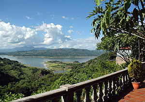Suchitoto: Blick von dem Hotel/Restaurant La Posada  N.Bruhn/CariLat