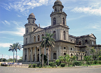 Die ausgebrannte Kathedrale an Plaza